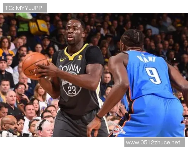 布朗持球突破 挤开防守上篮打成2+1 布朗持球突破 挤开防守上篮打成2+1